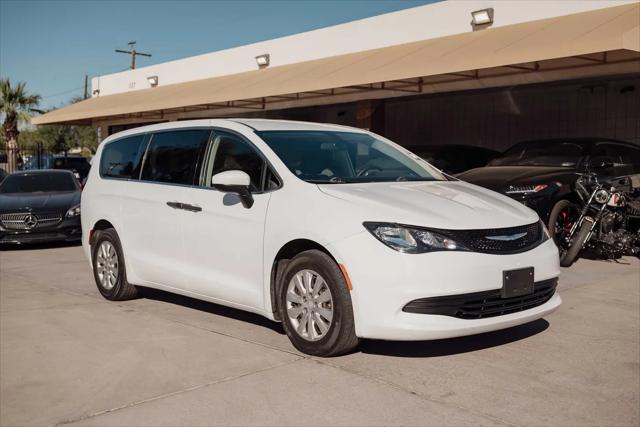 2022 Chrysler Voyager LX