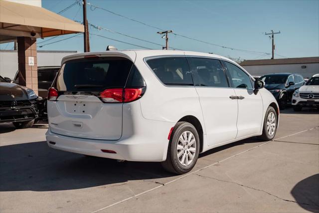 2022 Chrysler Voyager LX