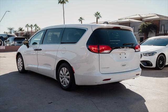 2022 Chrysler Voyager LX