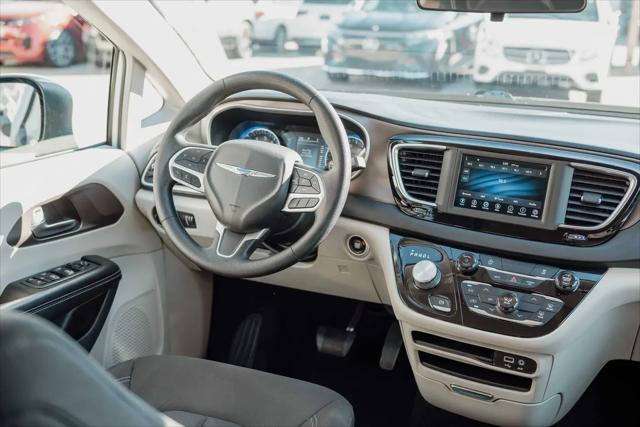 2022 Chrysler Voyager LX