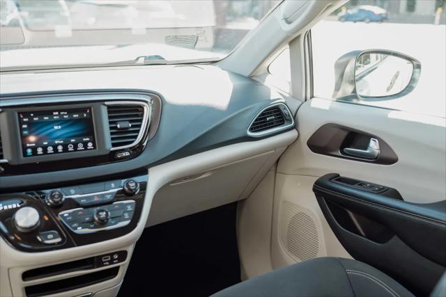 2022 Chrysler Voyager LX