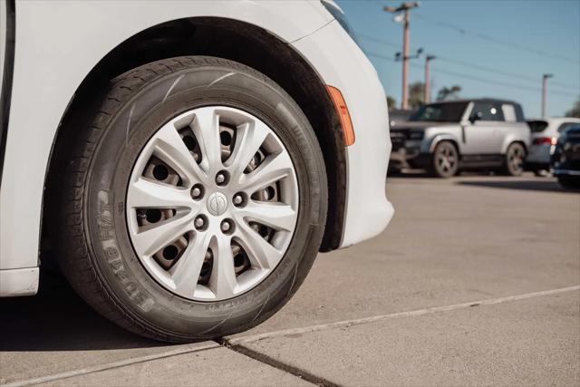 2022 Chrysler Voyager LX