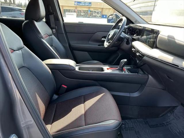 2025 Nissan Kicks SR FWD