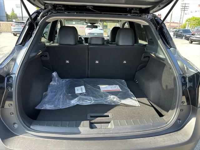2025 Nissan Kicks SR FWD