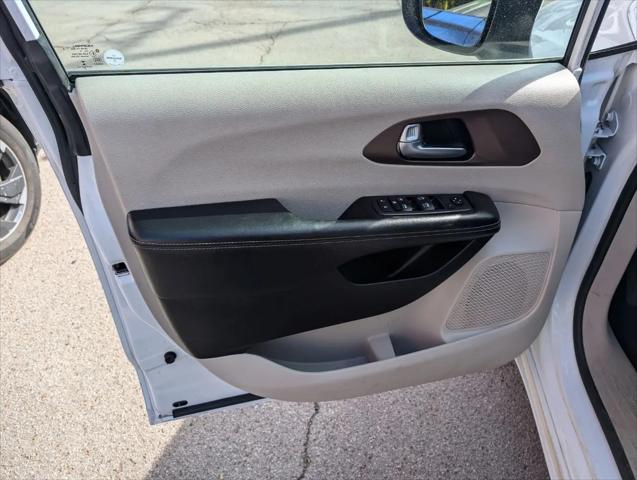 2020 Chrysler Voyager LXI
