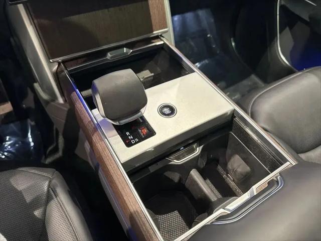 2025 Land Rover Range Rover P400 SE 7 Seat