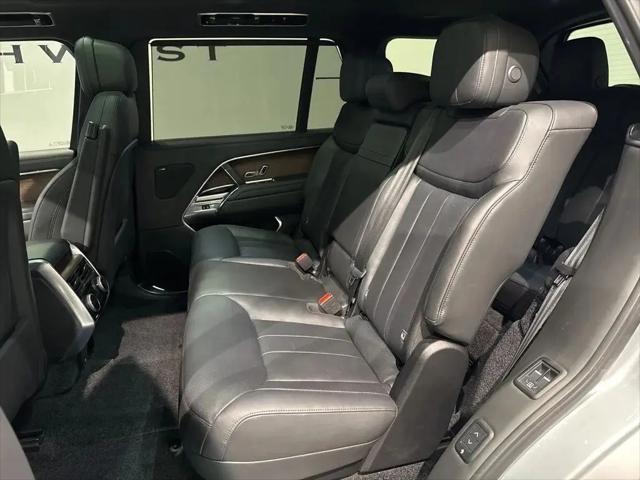 2025 Land Rover Range Rover P400 SE 7 Seat