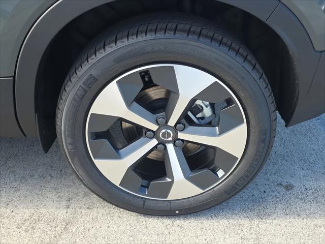 2026 Volvo XC40 Plus, B5 AWD Gas (mild hybrid), Dark