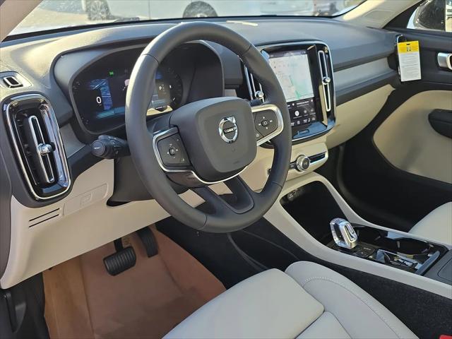 2026 Volvo XC40 Plus, B5 AWD Gas (mild hybrid), Dark