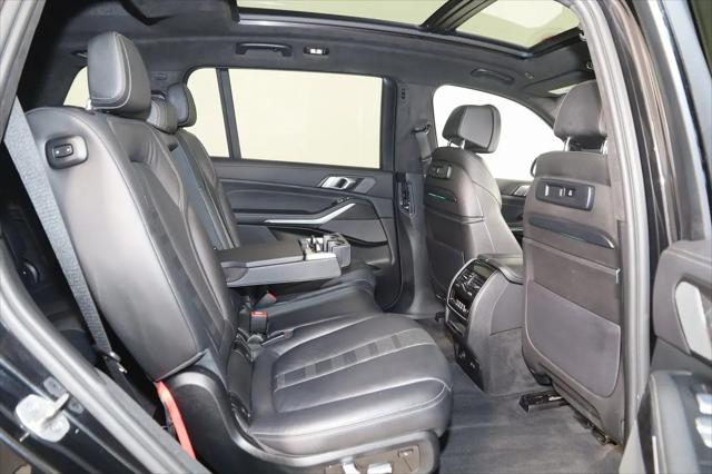 2022 BMW X7 M50i