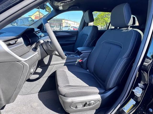2026 Jeep Grand Cherokee Laredo 4x4