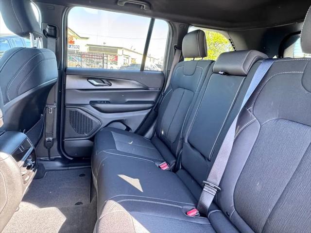 2026 Jeep Grand Cherokee Laredo 4x4