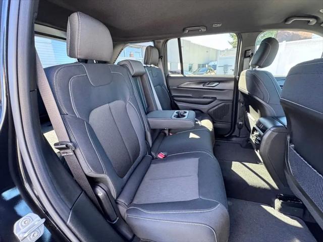 2026 Jeep Grand Cherokee Laredo 4x4