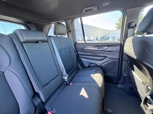 2026 Jeep Grand Cherokee Laredo 4x4