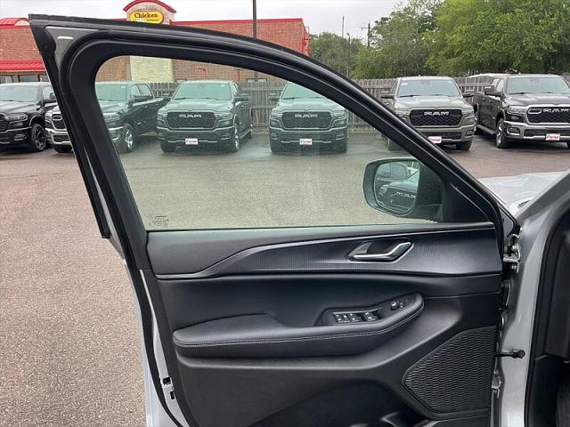 2026 Jeep Grand Cherokee Altitude 4x2