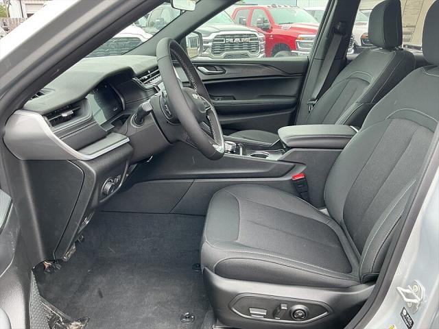 2026 Jeep Grand Cherokee Altitude 4x2