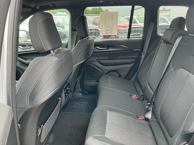2026 Jeep Grand Cherokee Altitude 4x2