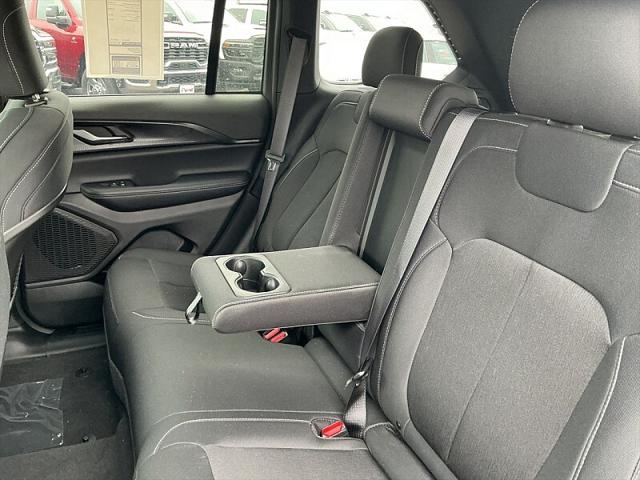 2026 Jeep Grand Cherokee Altitude 4x2
