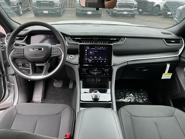 2026 Jeep Grand Cherokee Altitude 4x2
