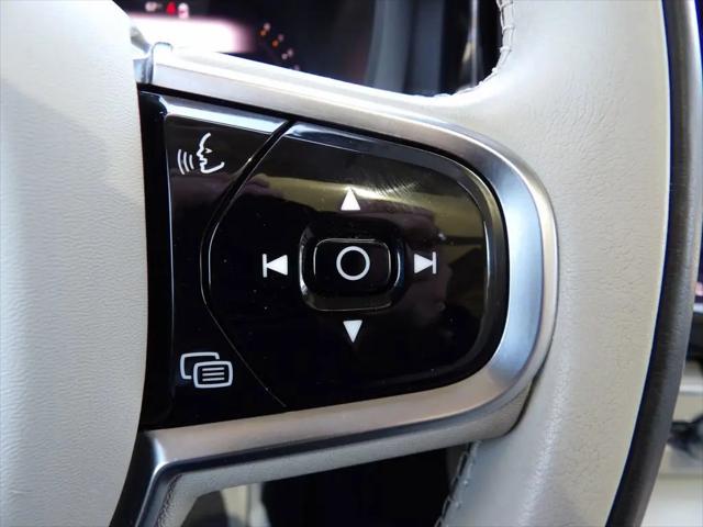 2023 Volvo XC60 B5 Ultimate Dark Theme