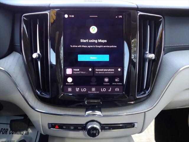 2023 Volvo XC60 B5 Ultimate Dark Theme