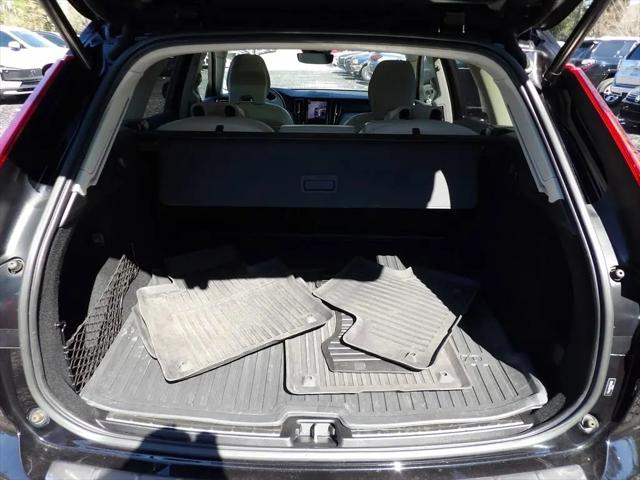 2023 Volvo XC60 B5 Ultimate Dark Theme