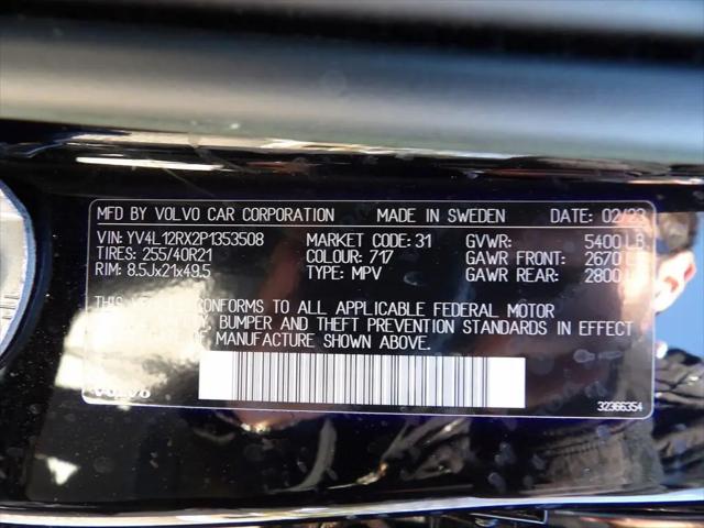 2023 Volvo XC60 B5 Ultimate Dark Theme