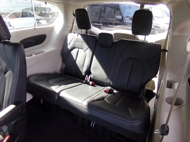 2017 Chrysler Pacifica Touring-L