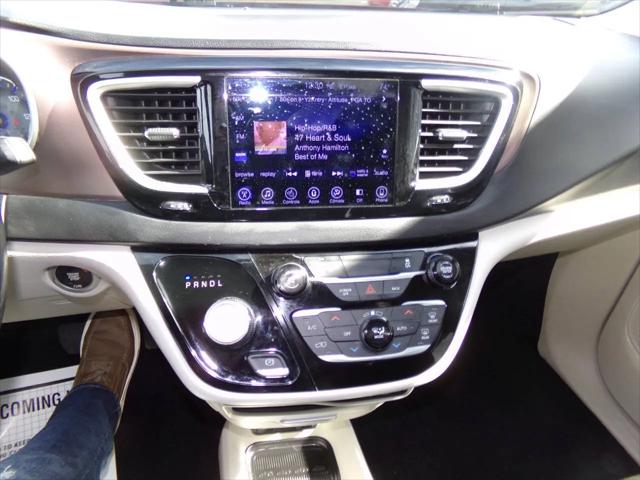 2017 Chrysler Pacifica Touring-L