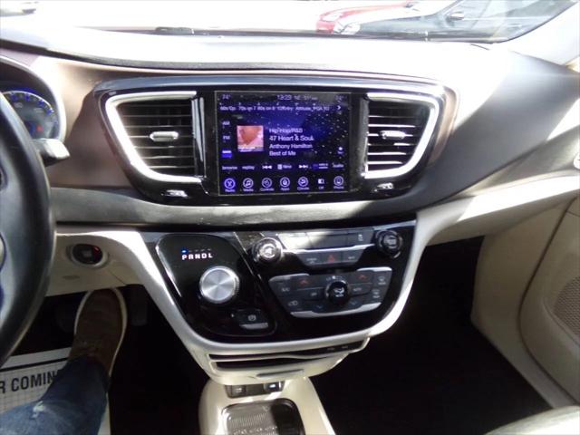 2017 Chrysler Pacifica Touring-L