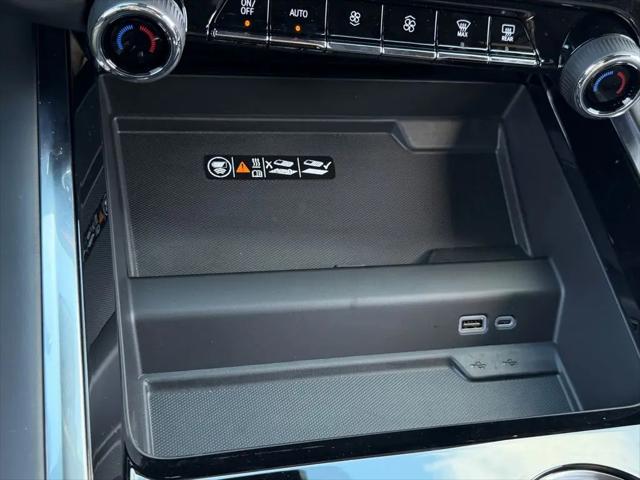 2026 Chevrolet Suburban RST, 4WD