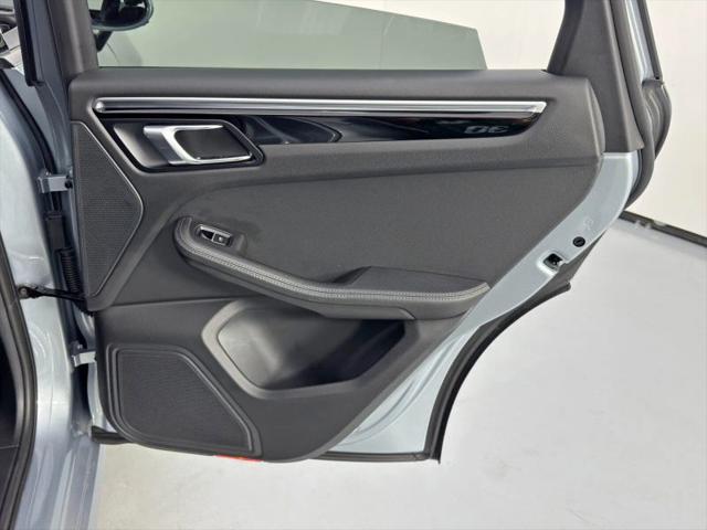 2023 Porsche Macan Base