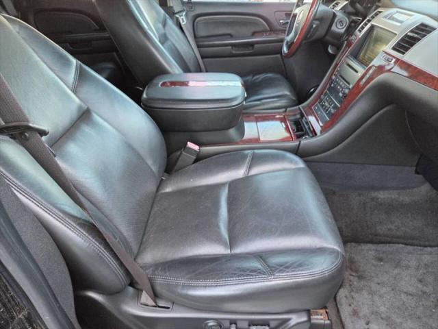 2007 Cadillac Escalade Standard
