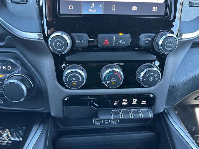2026 Ram 1500 Express Crew Cab 4x4 5'7" Box