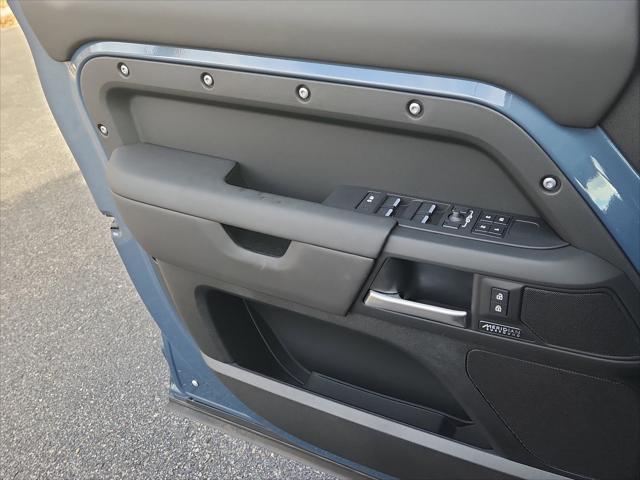 2026 Land Rover Defender P400 X-Dynamic SE