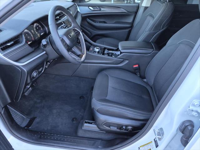 2023 Jeep Grand Cherokee L Laredo 4x2