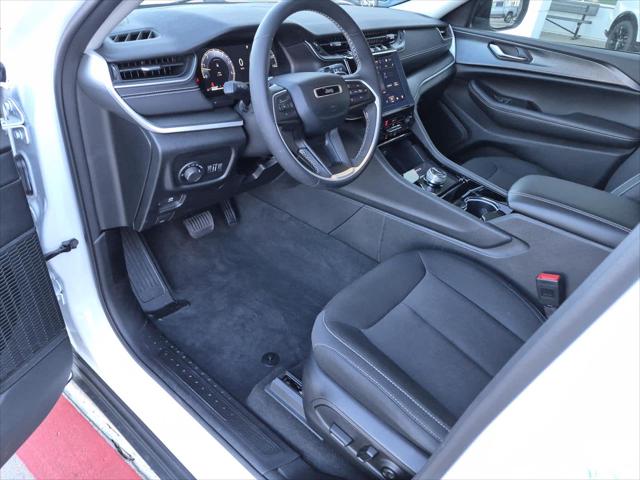 2023 Jeep Grand Cherokee L Laredo 4x2