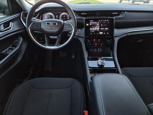 2023 Jeep Grand Cherokee L Laredo 4x2