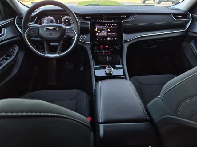 2023 Jeep Grand Cherokee L Laredo 4x2