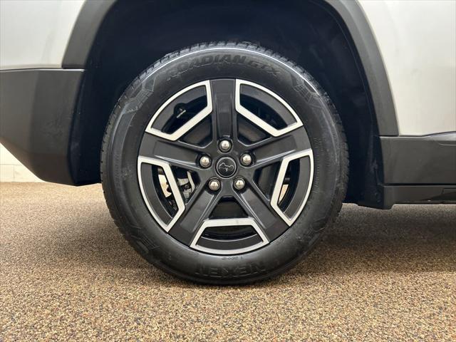 2026 Jeep Cherokee Laredo 4x4