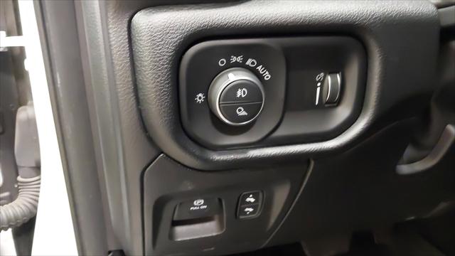 2020 Ram 1500 Big Horn Crew Cab 4x4 5'7" Box
