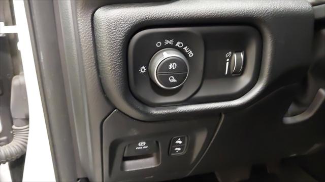 2020 Ram 1500 Big Horn Crew Cab 4x4 5'7" Box
