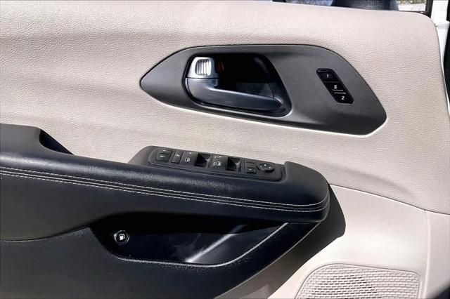 2023 Chrysler Pacifica Hybrid Touring L