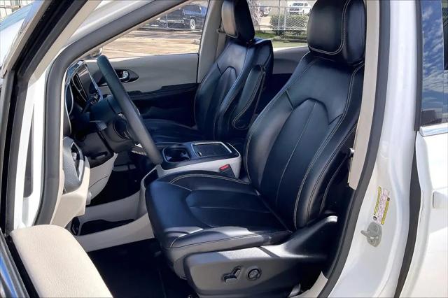 2023 Chrysler Pacifica Hybrid Touring L