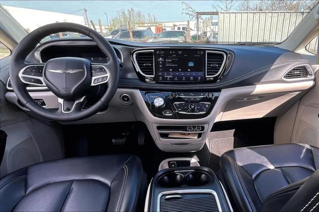 2023 Chrysler Pacifica Hybrid Touring L
