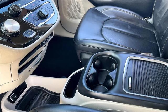 2023 Chrysler Pacifica Hybrid Touring L