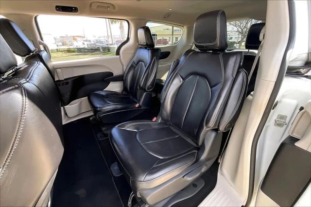 2023 Chrysler Pacifica Hybrid Touring L