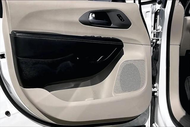 2023 Chrysler Pacifica Hybrid Touring L