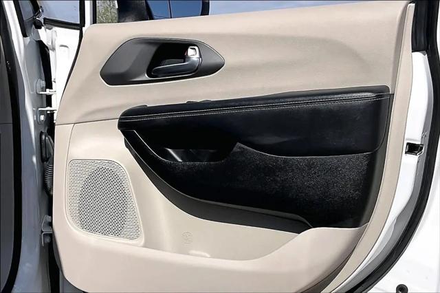 2023 Chrysler Pacifica Hybrid Touring L