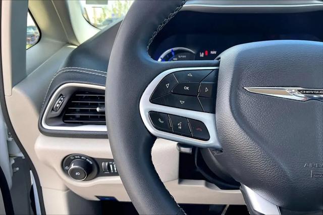 2023 Chrysler Pacifica Hybrid Touring L